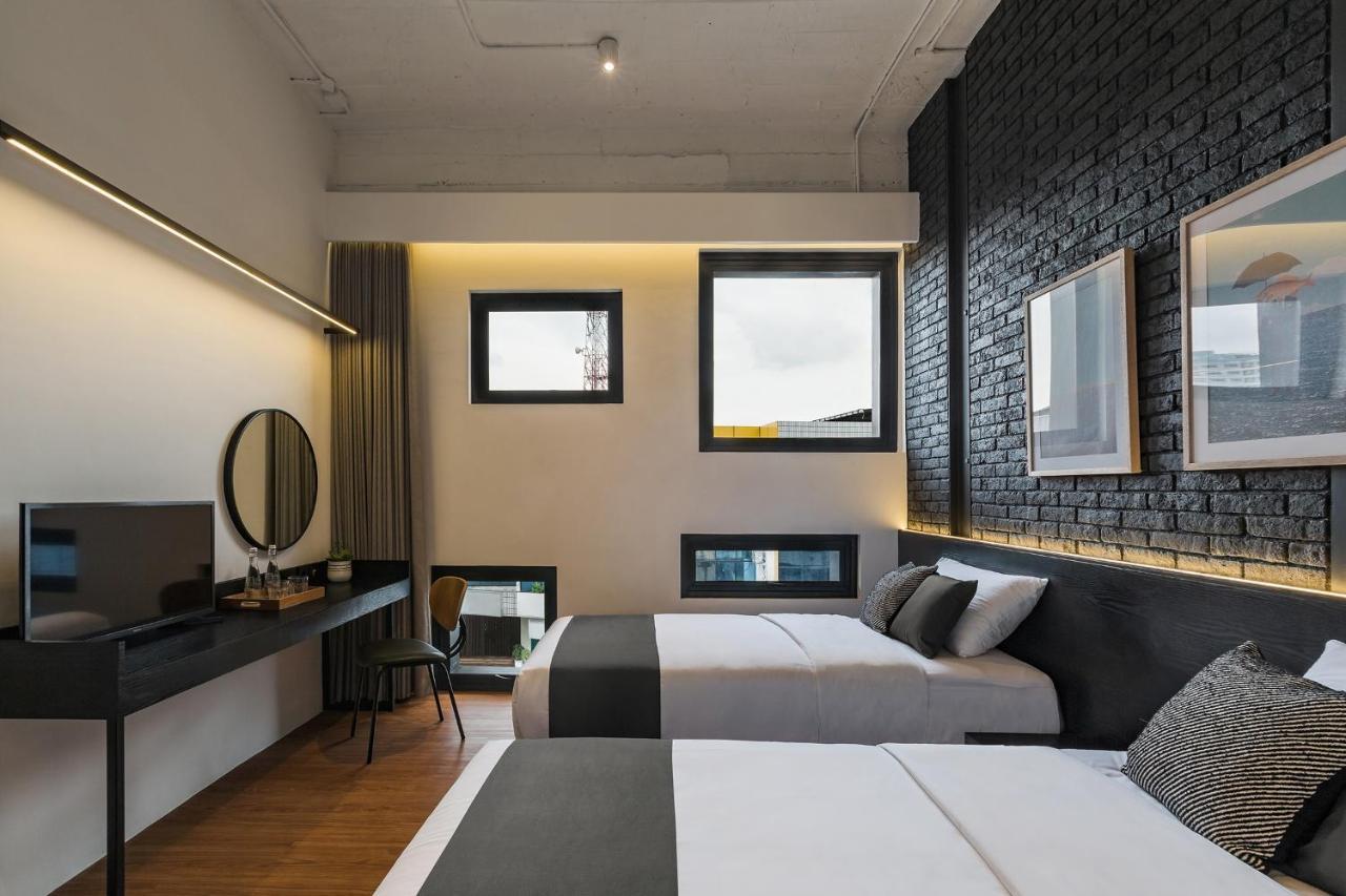 Qub Rooms Semarang Buitenkant foto