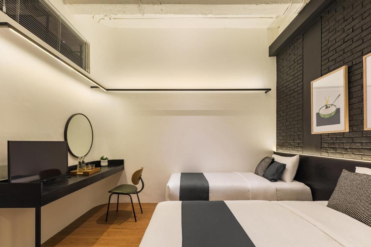 Qub Rooms Semarang Buitenkant foto